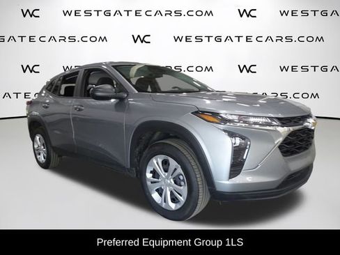 Used 2024 Chevrolet Trax LS image 2