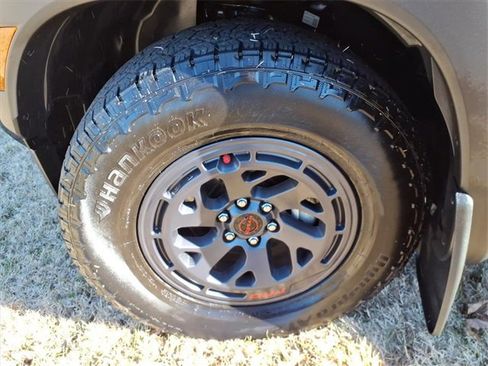 Certified 2025 Nissan Frontier Pro-X image 22