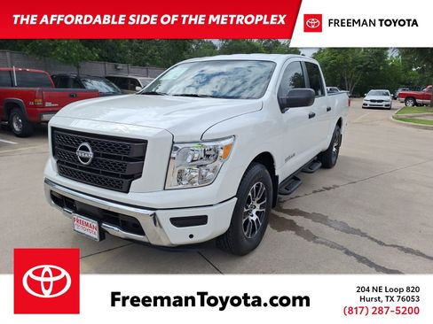 Used 2024 Nissan Titan SV w/ SV Convenience Package RWD image 1