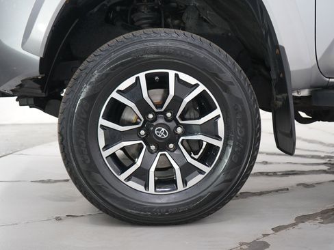 Used 2020 Toyota Tacoma TRD Sport AWD/4WD image 27