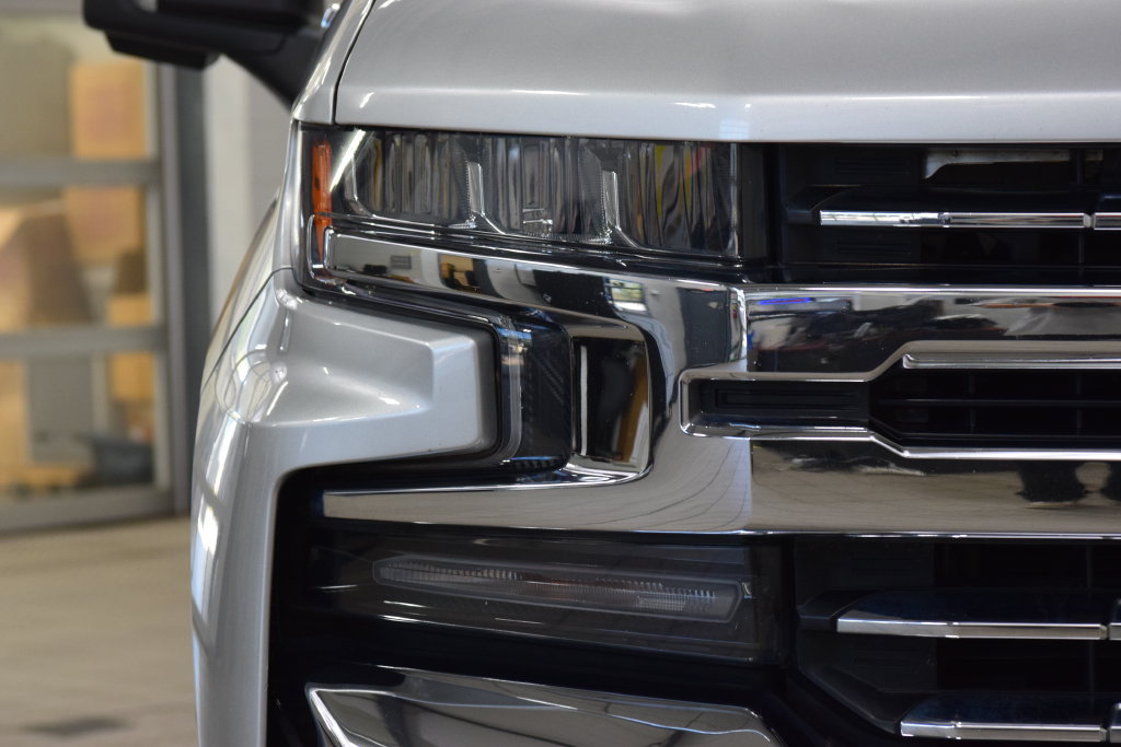 Used 2020 Chevrolet Silverado 1500 LTZ w/ LTZ Premium Package AWD/4WD image 12