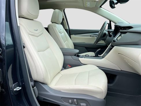 Used 2021 Cadillac XT5 Premium Luxury image 28