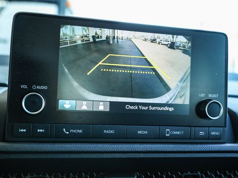 Used 2024 Honda CR-V LX image 4