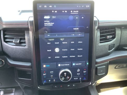 Used 2024 Ford Expedition Limited image 17