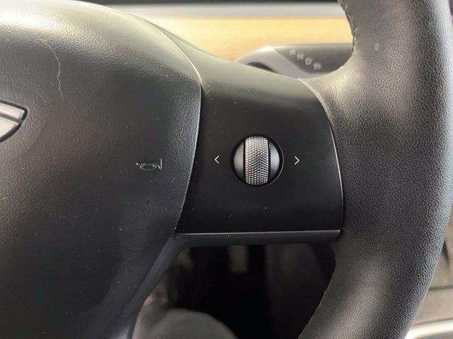 Used 2023 Tesla Model Y Long Range AWD/4WD image 27