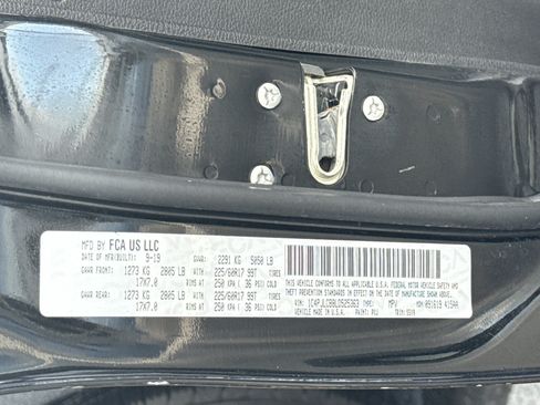 Used 2020 Jeep Cherokee Latitude FWD image 32