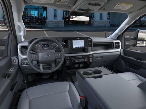 New 2025 Ford F550 4x4 SuperCab Super Duty image 9