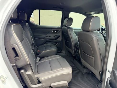 Used 2022 Chevrolet Traverse Premier AWD/4WD image 34