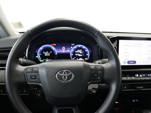 Used 2025 Toyota Camry XLE FWD image 18