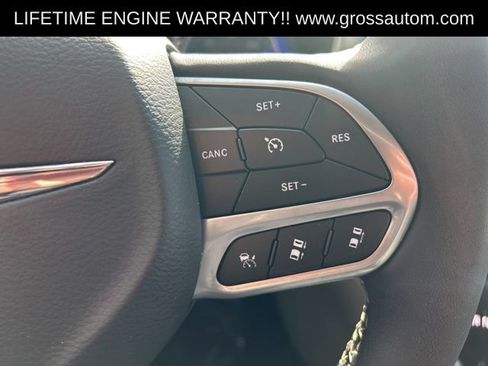 Used 2024 Chrysler Pacifica Touring-L FWD image 13