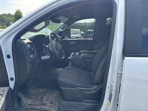 Used 2024 GMC Sierra 2500 Pro w/ Convenience Package AWD/4WD image 12