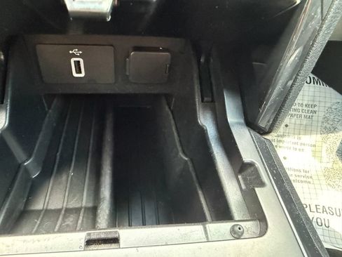 Used 2019 Ford Explorer XLT w/ Equipment Group 202A FWD image 39