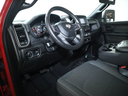Used 2024 RAM 3500 Tradesman w/ Chrome Appearance Group AWD/4WD image 17