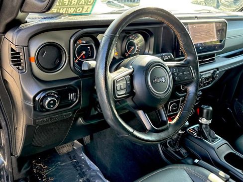 Used 2024 Jeep Gladiator Mojave w/ Technology Group image 12