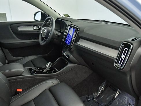 Certified 2025 Volvo XC40 B5 Plus w/ Climate Package image 17