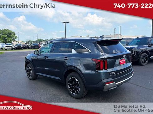 Used 2025 Kia Sorento S AWD/4WD image 5