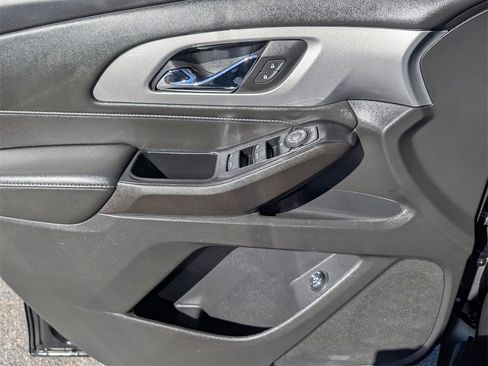 Used 2023 Chevrolet Traverse LT image 24