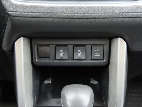 Used 2024 Toyota Corolla Cross XLE image 21