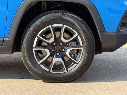 Certified 2025 Jeep Compass Trailhawk AWD/4WD image 9