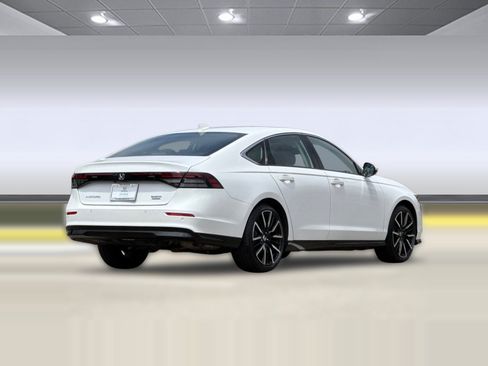 Used 2025 Honda Accord Touring image 8