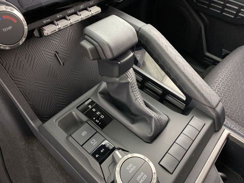 New 2026 Toyota 4Runner SR5 AWD/4WD image 14