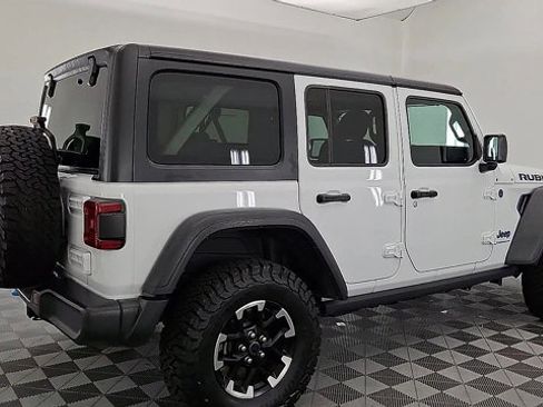 Used 2024 Jeep Wrangler Rubicon image 4