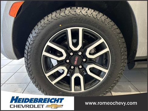 Used 2023 GMC Yukon XL AT4 w/ AT4 Premium Package image 7