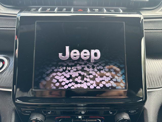 Used 2025 Jeep Grand Cherokee Altitude AWD/4WD image 24