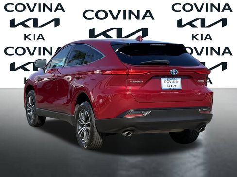 Used 2022 Toyota Venza LE image 6