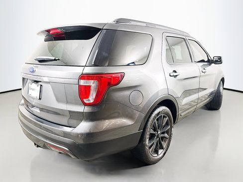 Used 2017 Ford Explorer XLT w/ Equipment Group 202A image 7