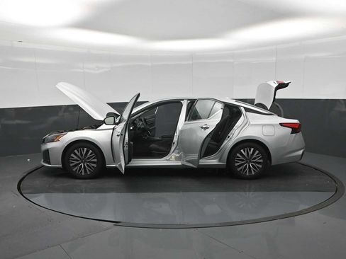 Used 2023 Nissan Altima 2.5 SV FWD image 58