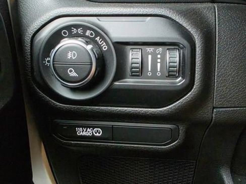 Used 2020 Jeep Gladiator Overland w/ LED Lighting Group AWD/4WD image 35