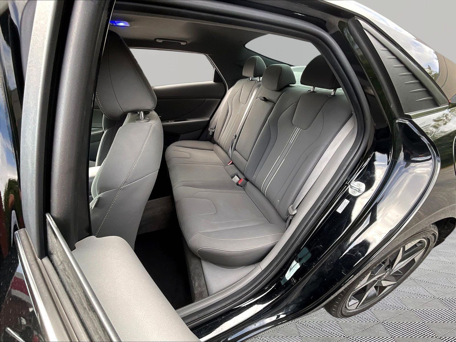 Used 2022 Hyundai Elantra SEL w/ Convenience + Premium Package FWD image 22