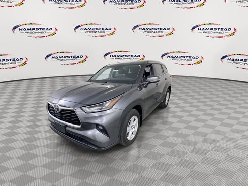 Used 2023 Toyota Highlander LE AWD/4WD image 4
