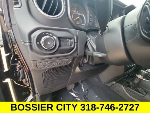 Used 2024 Jeep Wrangler Unlimited Sahara w/ Safety Group AWD/4WD image 18