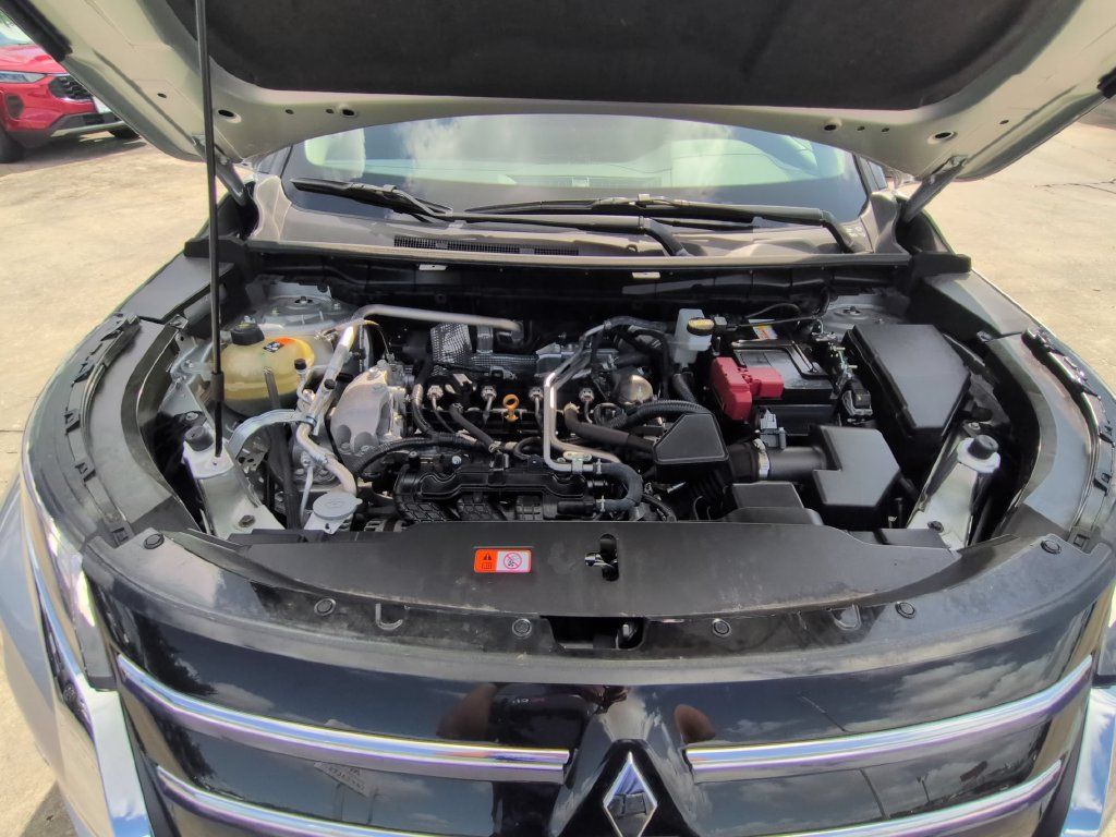 Used 2025 Mitsubishi Outlander SE AWD/4WD image 34