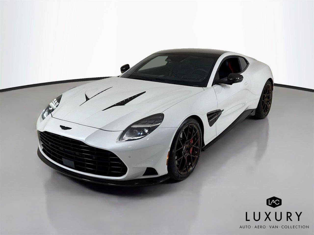 Used 2025 Aston Martin Vanquish RWD image 3