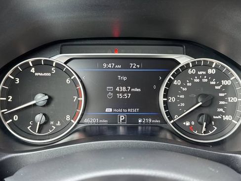 Used 2025 Nissan Altima 2.5 SV FWD image 40