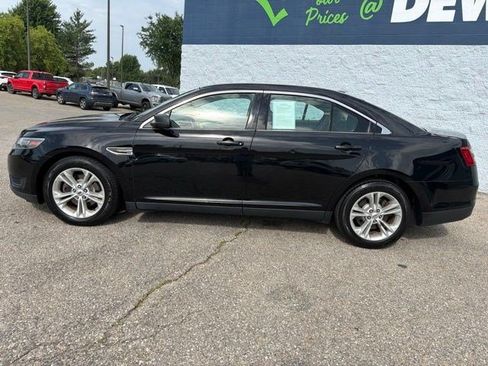 Used 2018 Ford Taurus SE FWD image 2