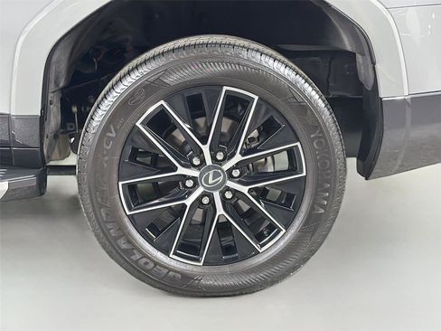 Used 2024 Lexus GX 550 w/ Accessory Package (Z1) AWD/4WD image 32