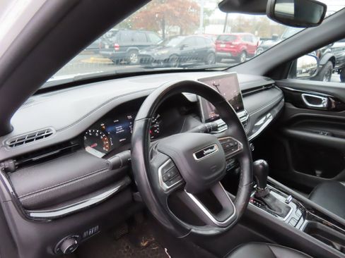 Used 2022 Jeep Compass Altitude w/ Sun and Sound Group image 16