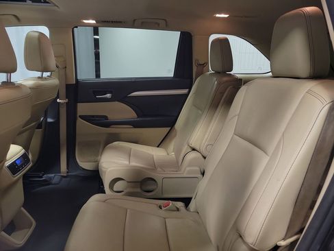 Used 2016 Toyota Highlander XLE AWD/4WD image 21