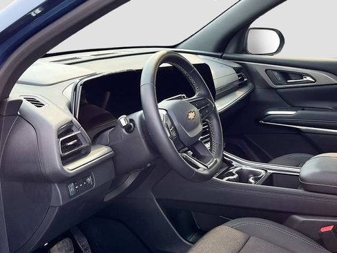 Used 2026 Chevrolet Traverse LT w/ Driver Confidence Package AWD/4WD image 9