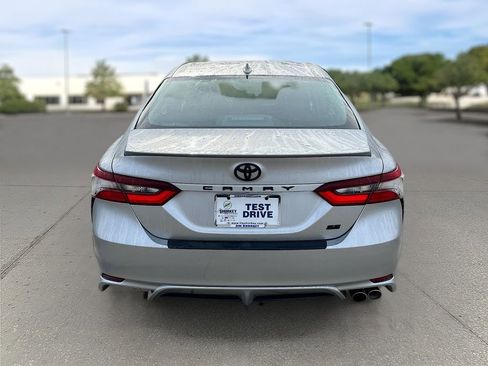 Used 2024 Toyota Camry SE image 6