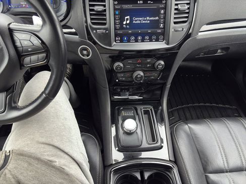 Used 2018 Chrysler 300 S w/ 300S Premium Group image 18