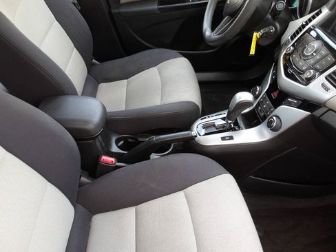Used 2014 Chevrolet Cruze LS FWD image 16