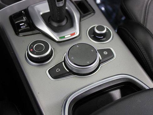 Used 2023 Alfa Romeo Stelvio Veloce image 10