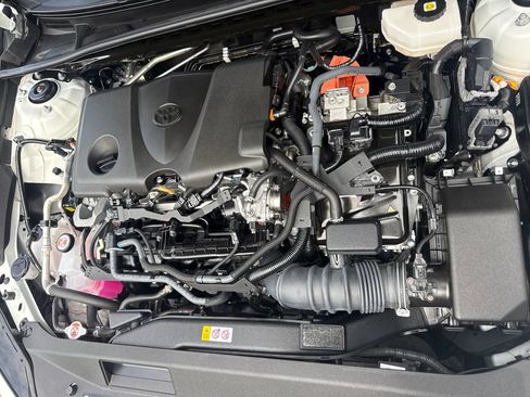 Used 2025 Toyota Camry SE FWD image 36