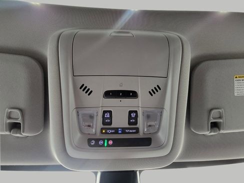 Used 2023 GMC Acadia SLT w/ Preferred Package image 18