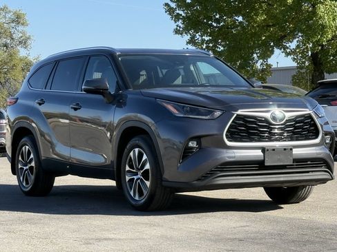 Used 2021 Toyota Highlander XLE image 7